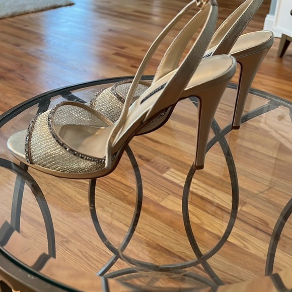 Classy Caparros heels - Picture 3 of 8